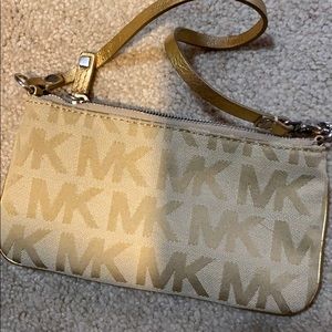 Michael Kors Bags - Micheal Kors wristlet Michael Kors Bags - Micheal Kors wristlet